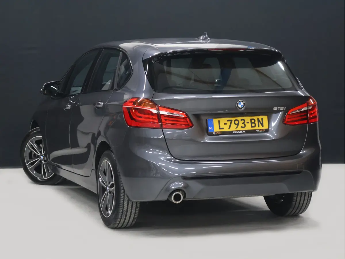 218i M Sport [STOELVERWARMING, HEAD-UP, CAMERA, CRUISE CONTROL, PDC V+A, CLIMATE CONTROL, BLUETOOTH, LEDER STUUR, ELEKTRISCHE ACHTERKLEP, NAVIGATIE, NIEUWSTAAT]