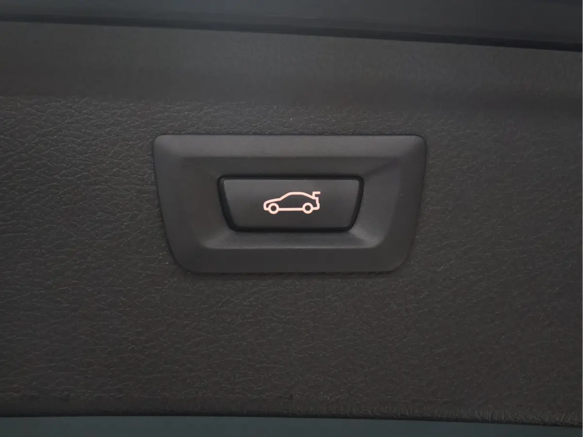 218i M Sport [STOELVERWARMING, HEAD-UP, CAMERA, CRUISE CONTROL, PDC V+A, CLIMATE CONTROL, BLUETOOTH, LEDER STUUR, ELEKTRISCHE ACHTERKLEP, NAVIGATIE, NIEUWSTAAT]
