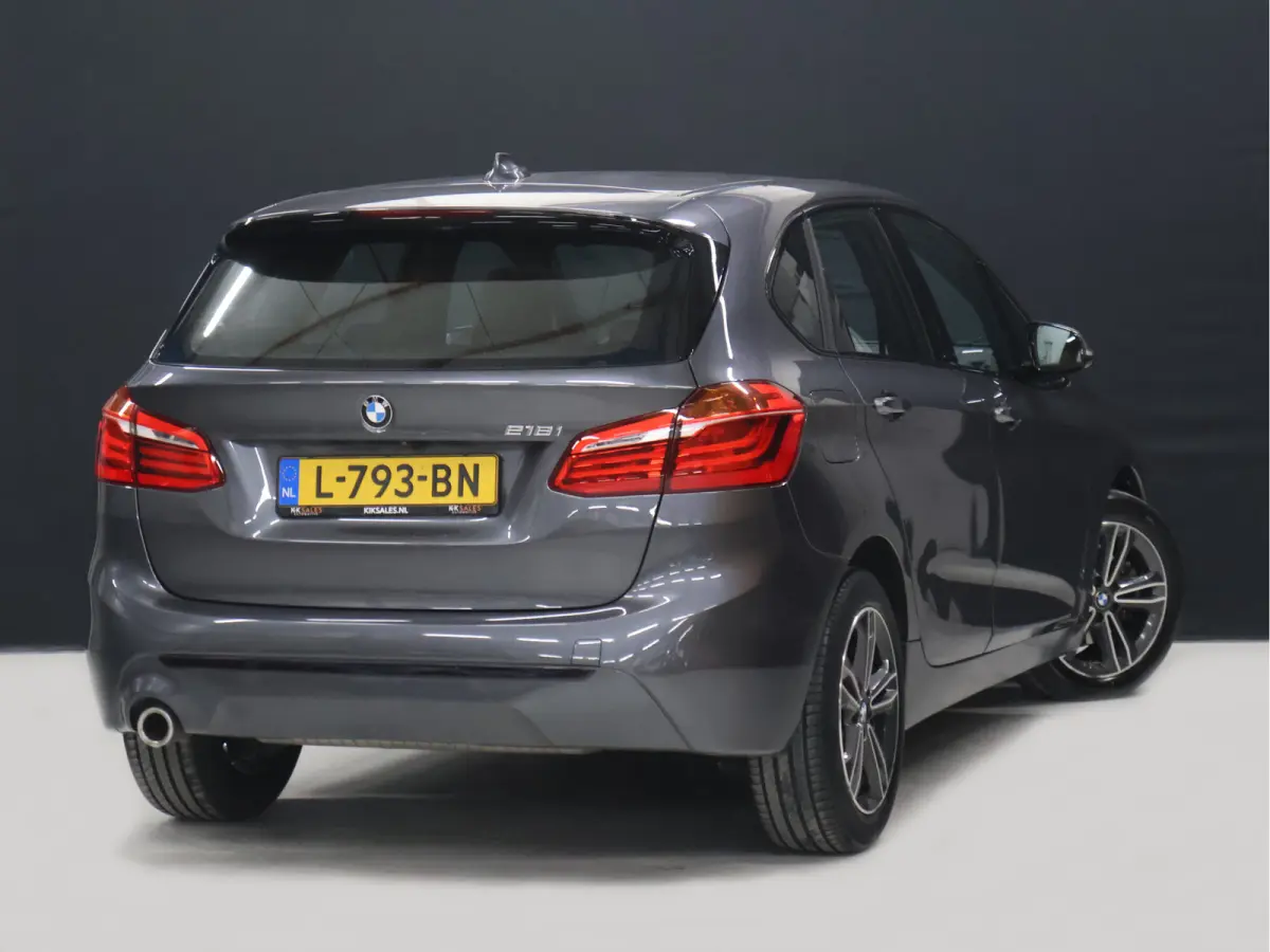 218i M Sport [STOELVERWARMING, HEAD-UP, CAMERA, CRUISE CONTROL, PDC V+A, CLIMATE CONTROL, BLUETOOTH, LEDER STUUR, ELEKTRISCHE ACHTERKLEP, NAVIGATIE, NIEUWSTAAT]