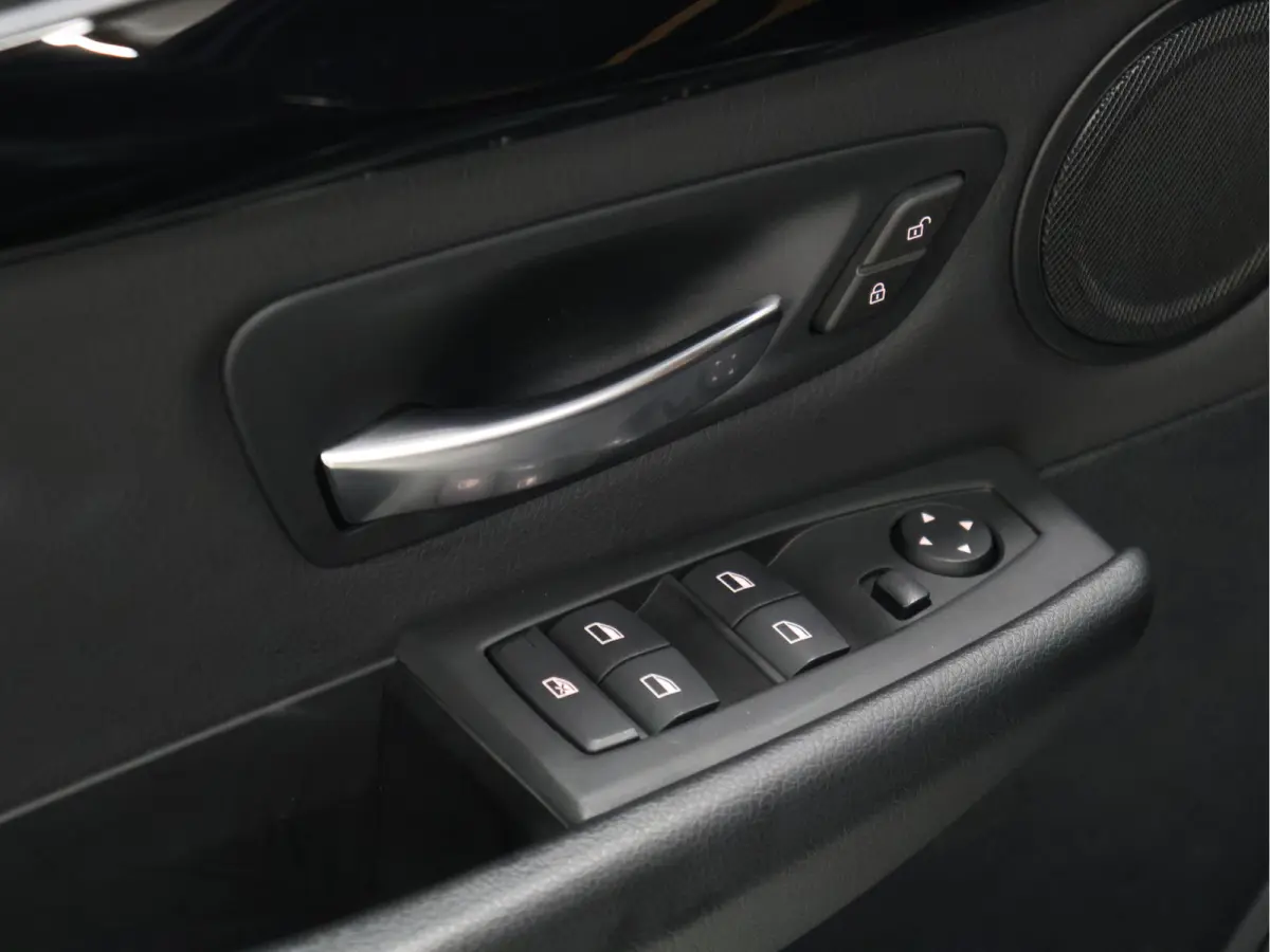218i M Sport [STOELVERWARMING, HEAD-UP, CAMERA, CRUISE CONTROL, PDC V+A, CLIMATE CONTROL, BLUETOOTH, LEDER STUUR, ELEKTRISCHE ACHTERKLEP, NAVIGATIE, NIEUWSTAAT]