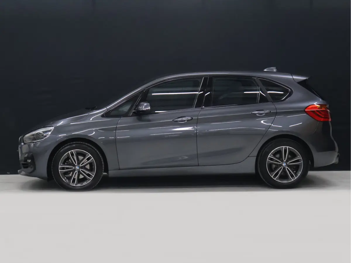 218i M Sport [STOELVERWARMING, HEAD-UP, CAMERA, CRUISE CONTROL, PDC V+A, CLIMATE CONTROL, BLUETOOTH, LEDER STUUR, ELEKTRISCHE ACHTERKLEP, NAVIGATIE, NIEUWSTAAT]
