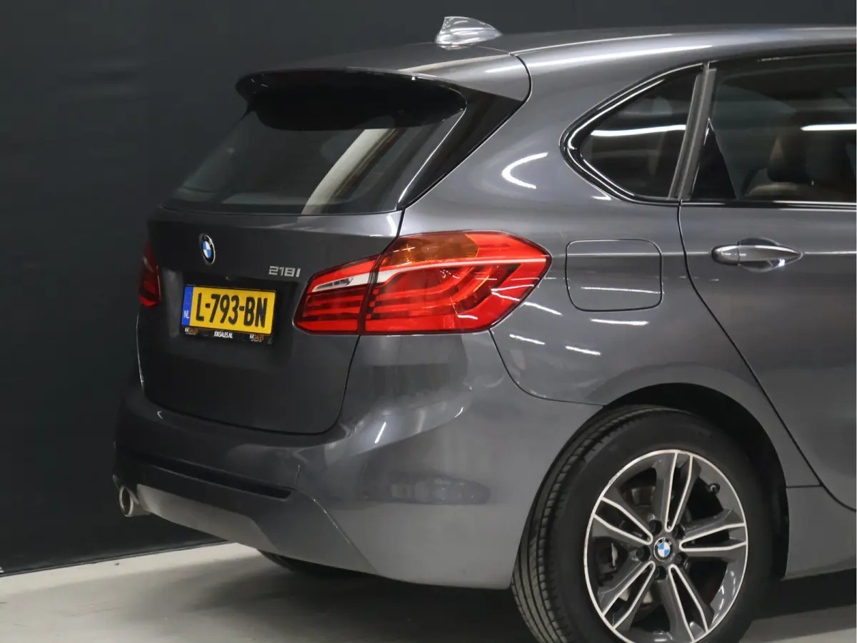 218i M Sport [STOELVERWARMING, HEAD-UP, CAMERA, CRUISE CONTROL, PDC V+A, CLIMATE CONTROL, BLUETOOTH, LEDER STUUR, ELEKTRISCHE ACHTERKLEP, NAVIGATIE, NIEUWSTAAT]