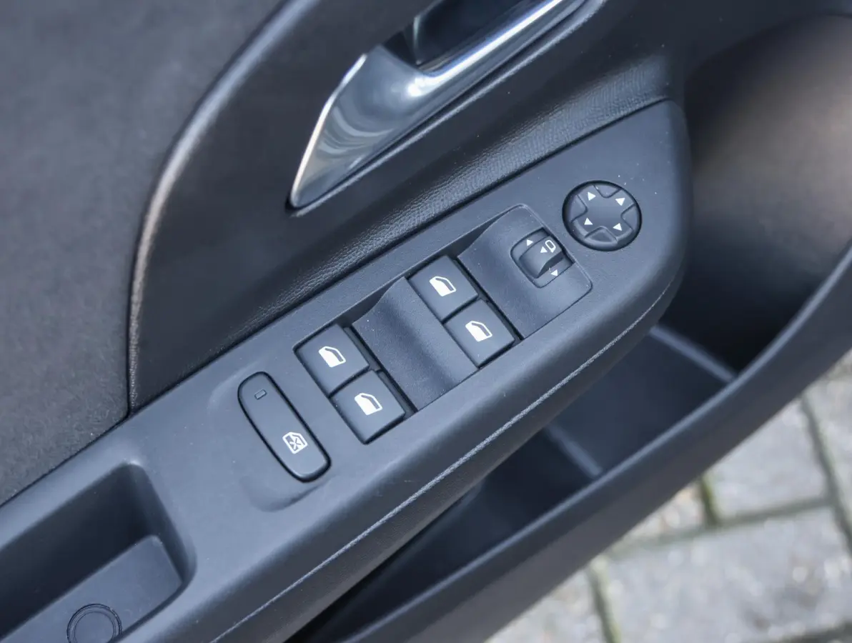 1.2 Turbo Hybrid GS Camera | DodehoekDetectie | Climate Control | Sportstoelen | Draadloos AppleCarplay/AndroidAuto |