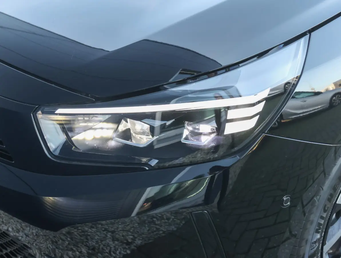 1.2 Turbo Hybrid GS Camera | DodehoekDetectie | Climate Control | Sportstoelen | Draadloos AppleCarplay/AndroidAuto |