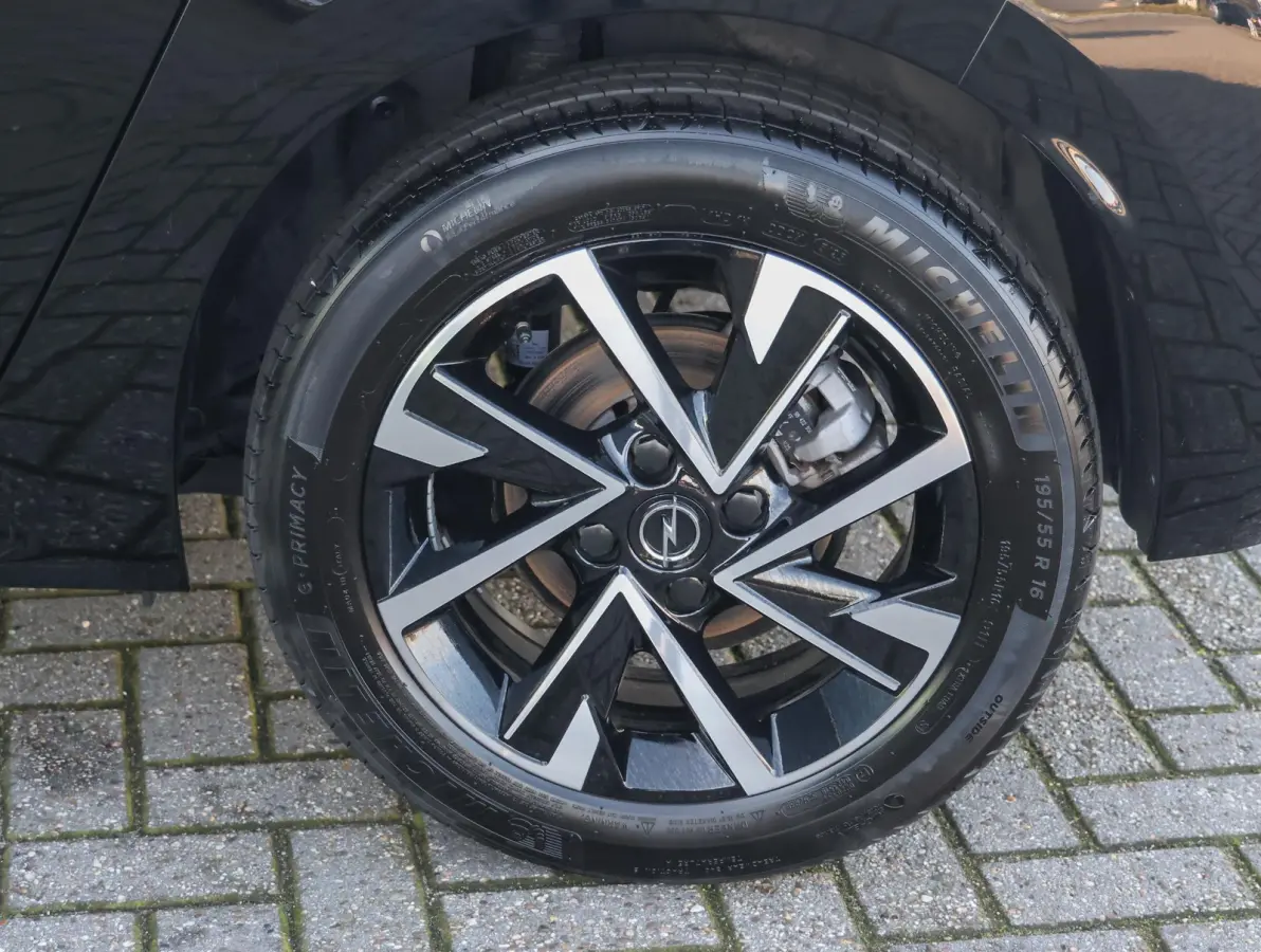 1.2 Turbo Hybrid GS Camera | DodehoekDetectie | Climate Control | Sportstoelen | Draadloos AppleCarplay/AndroidAuto |