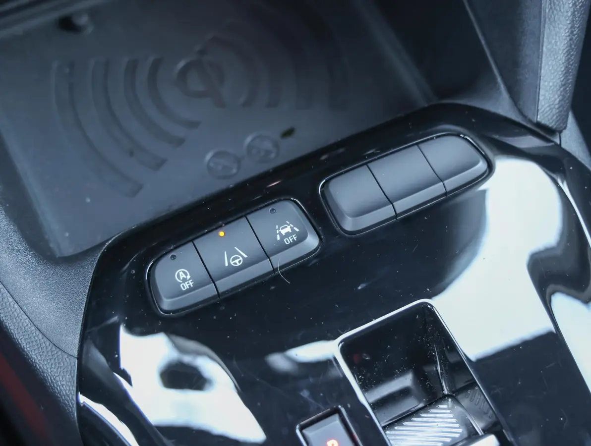 1.2 Turbo Hybrid GS Camera | DodehoekDetectie | Climate Control | Sportstoelen | Draadloos AppleCarplay/AndroidAuto |