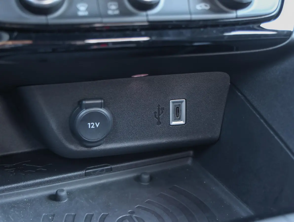 1.2 Turbo Hybrid GS Camera | DodehoekDetectie | Climate Control | Sportstoelen | Draadloos AppleCarplay/AndroidAuto |