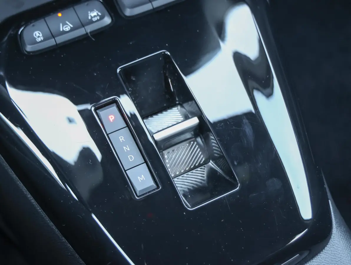 1.2 Turbo Hybrid GS Camera | DodehoekDetectie | Climate Control | Sportstoelen | Draadloos AppleCarplay/AndroidAuto |