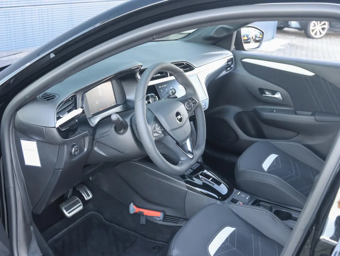 1.2 Turbo Hybrid GS Camera | DodehoekDetectie | Climate Control | Sportstoelen | Draadloos AppleCarplay/AndroidAuto |