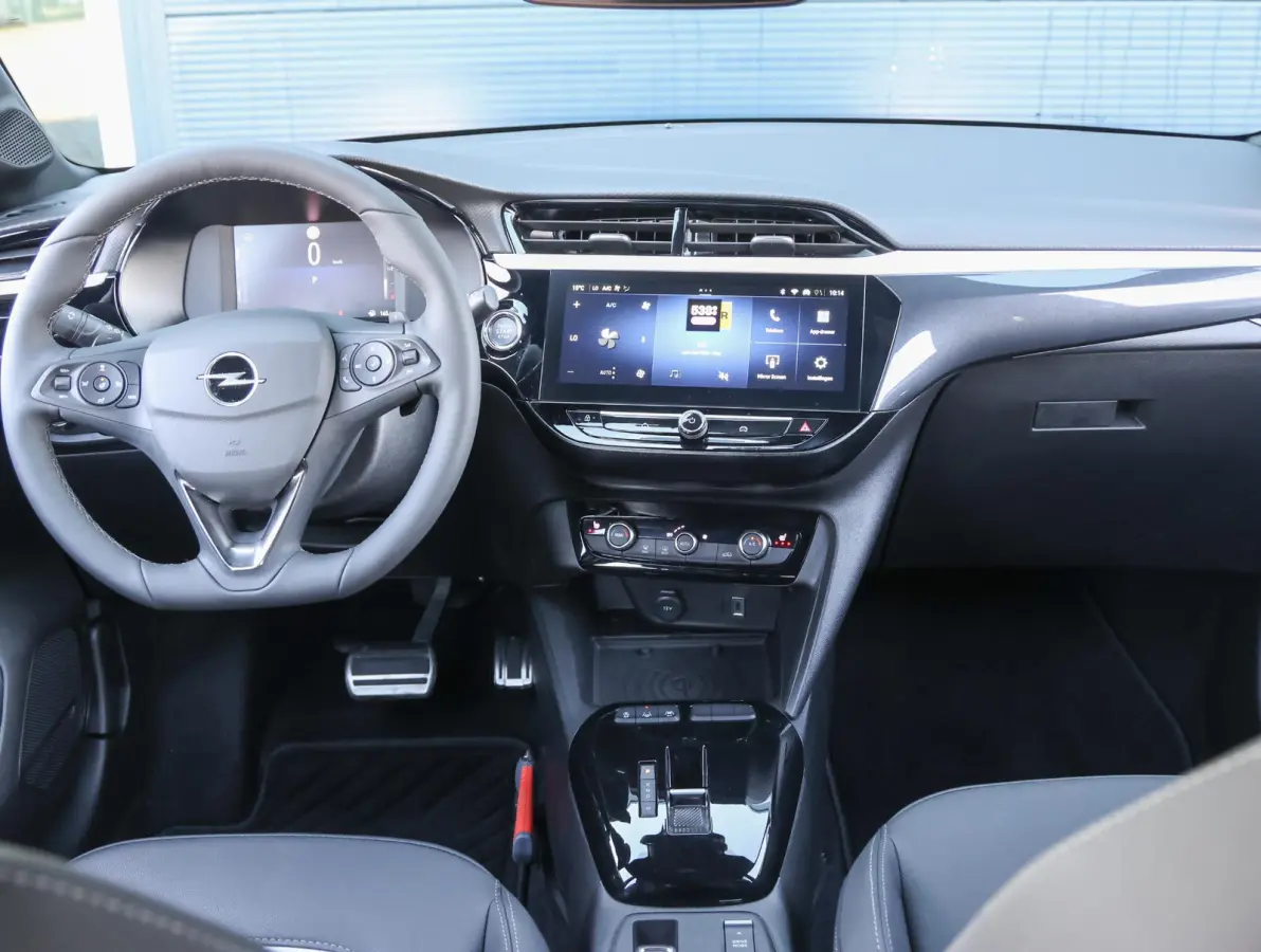 1.2 Turbo Hybrid GS Camera | DodehoekDetectie | Climate Control | Sportstoelen | Draadloos AppleCarplay/AndroidAuto |