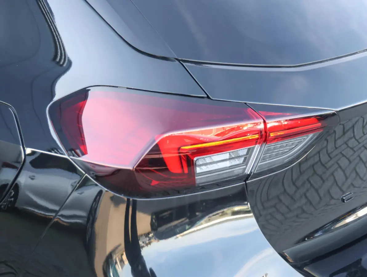1.2 Turbo Hybrid GS Camera | DodehoekDetectie | Climate Control | Sportstoelen | Draadloos AppleCarplay/AndroidAuto |
