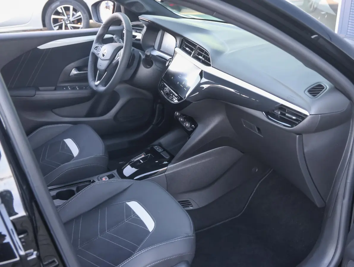 1.2 Turbo Hybrid GS Camera | DodehoekDetectie | Climate Control | Sportstoelen | Draadloos AppleCarplay/AndroidAuto |