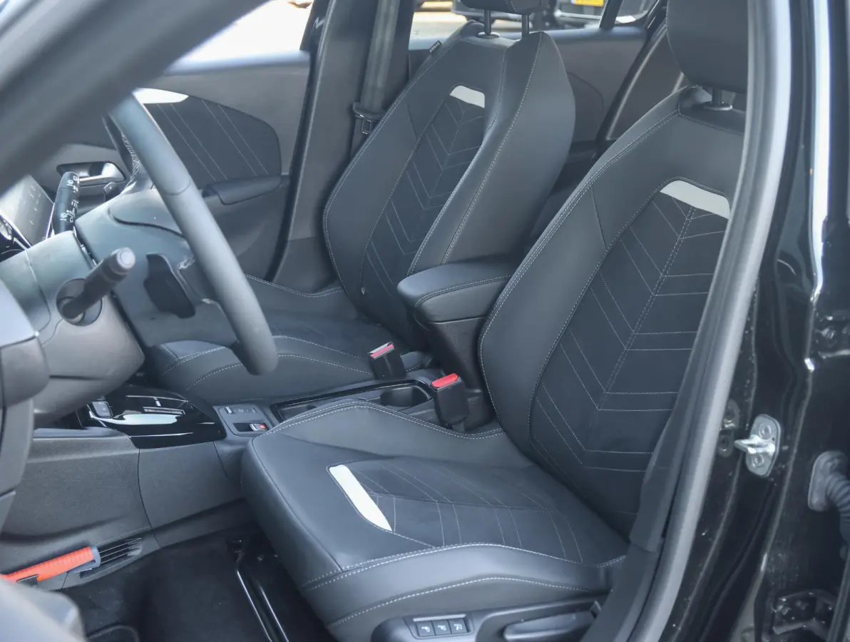 1.2 Turbo Hybrid GS Camera | DodehoekDetectie | Climate Control | Sportstoelen | Draadloos AppleCarplay/AndroidAuto |