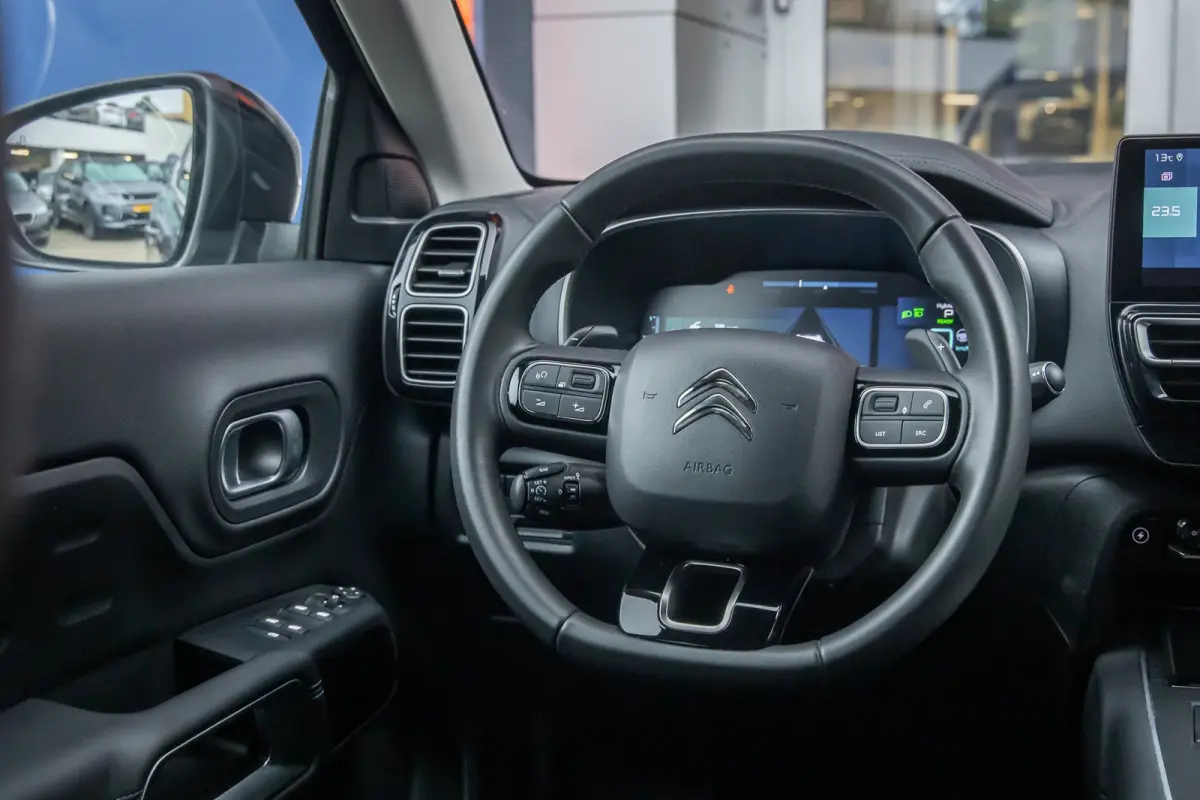 1.6 Plug-in Hybrid 180 Business Plus | Camera V+A | Black-pack | Apple Carplay/Android Auto | Elektrisch bedienbare achterklep | Full-LED | Digitaal dashboard | Achteruitrijcamera | Apple Ca