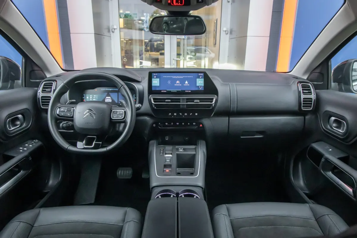 1.6 Plug-in Hybrid 180 Business Plus | Camera V+A | Black-pack | Apple Carplay/Android Auto | Elektrisch bedienbare achterklep | Full-LED | Digitaal dashboard | Achteruitrijcamera | Apple Ca