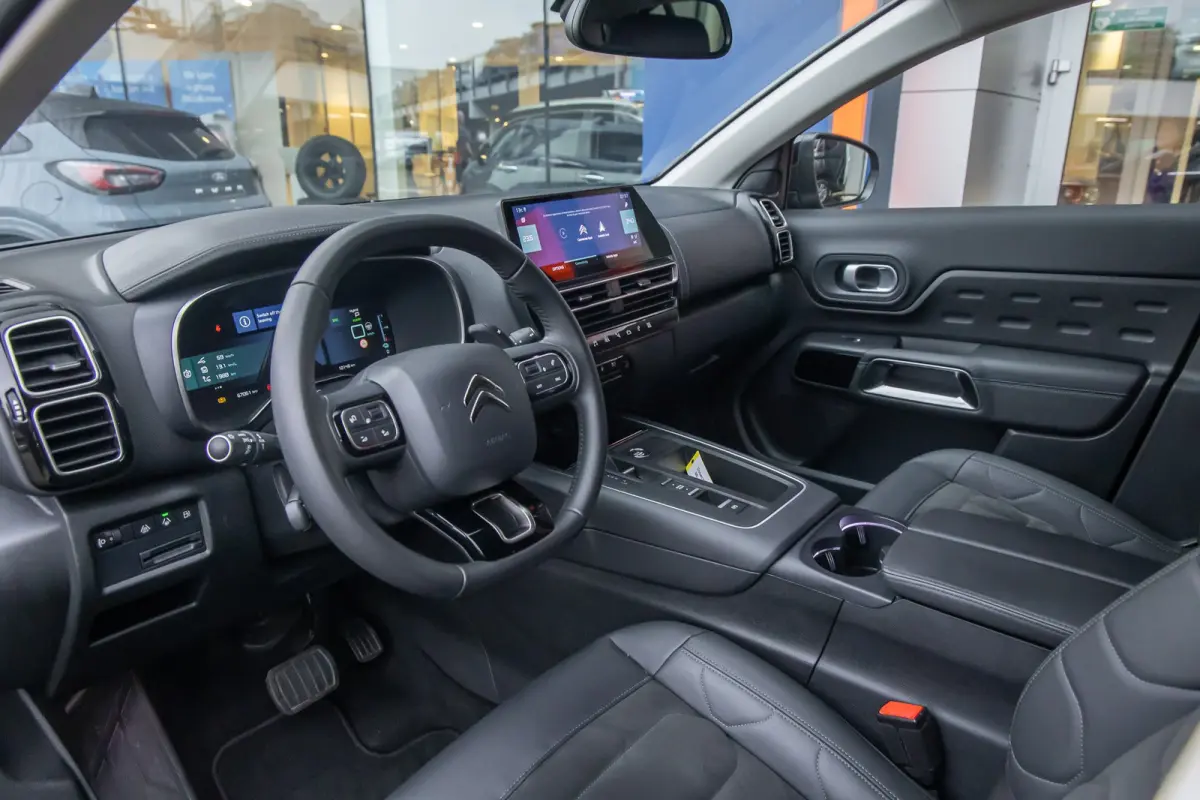 1.6 Plug-in Hybrid 180 Business Plus | Camera V+A | Black-pack | Apple Carplay/Android Auto | Elektrisch bedienbare achterklep | Full-LED | Digitaal dashboard | Achteruitrijcamera | Apple Ca