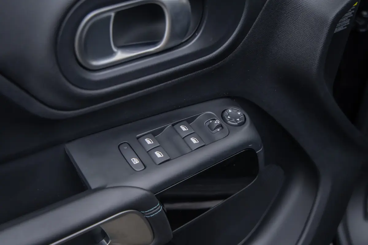 1.6 Plug-in Hybrid 180 Business Plus | Camera V+A | Black-pack | Apple Carplay/Android Auto | Elektrisch bedienbare achterklep | Full-LED | Digitaal dashboard | Achteruitrijcamera | Apple Ca