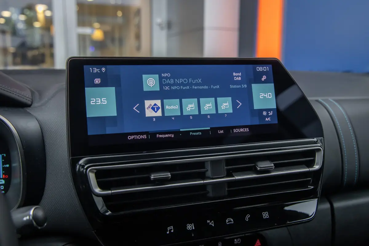 1.6 Plug-in Hybrid 180 Business Plus | Camera V+A | Black-pack | Apple Carplay/Android Auto | Elektrisch bedienbare achterklep | Full-LED | Digitaal dashboard | Achteruitrijcamera | Apple Ca