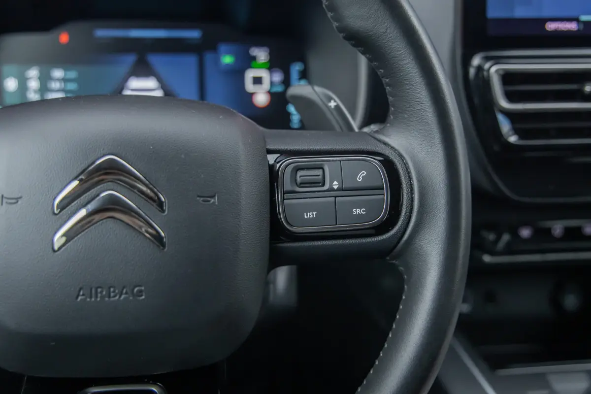 1.6 Plug-in Hybrid 180 Business Plus | Camera V+A | Black-pack | Apple Carplay/Android Auto | Elektrisch bedienbare achterklep | Full-LED | Digitaal dashboard | Achteruitrijcamera | Apple Ca