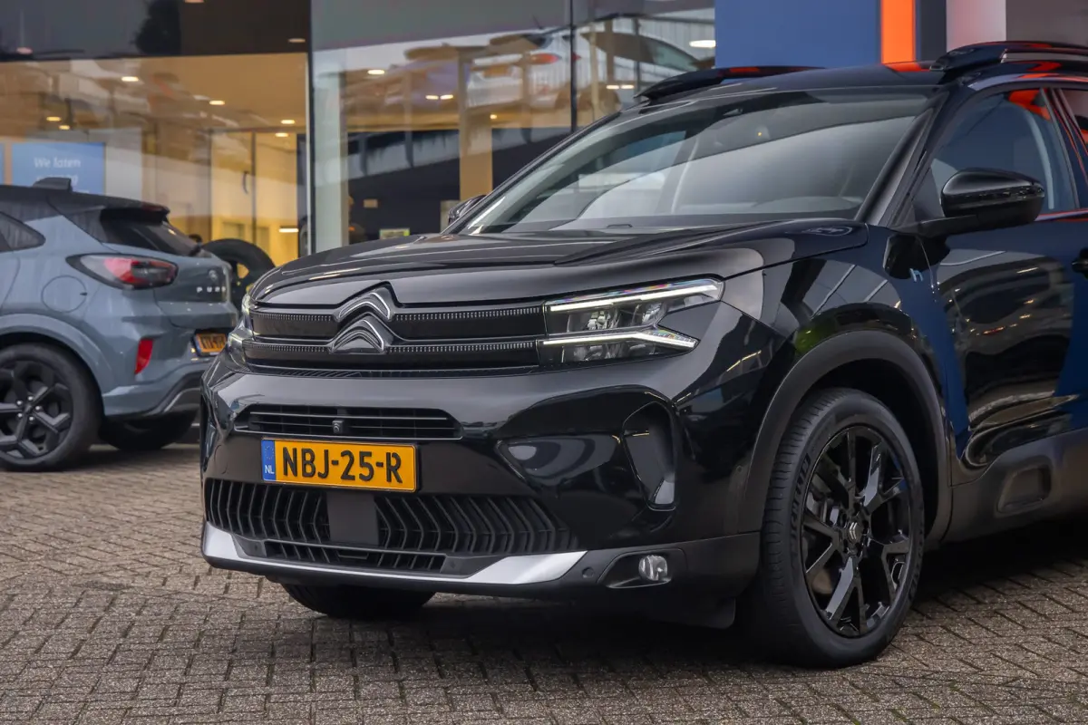 1.6 Plug-in Hybrid 180 Business Plus | Camera V+A | Black-pack | Apple Carplay/Android Auto | Elektrisch bedienbare achterklep | Full-LED | Digitaal dashboard | Achteruitrijcamera | Apple Ca