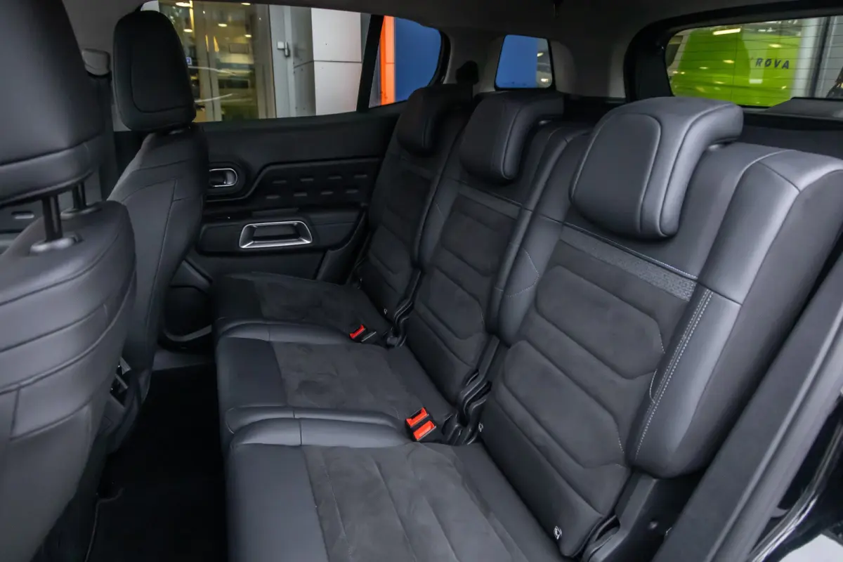 1.6 Plug-in Hybrid 180 Business Plus | Camera V+A | Black-pack | Apple Carplay/Android Auto | Elektrisch bedienbare achterklep | Full-LED | Digitaal dashboard | Achteruitrijcamera | Apple Ca