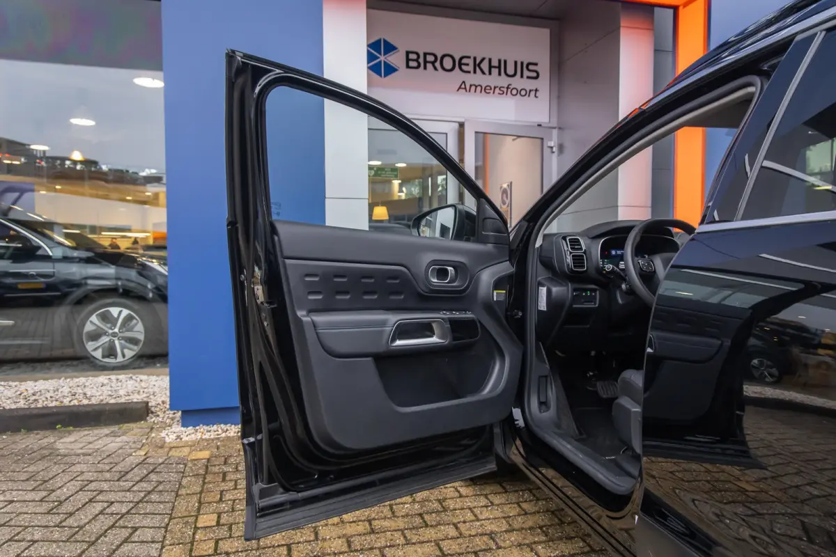 1.6 Plug-in Hybrid 180 Business Plus | Camera V+A | Black-pack | Apple Carplay/Android Auto | Elektrisch bedienbare achterklep | Full-LED | Digitaal dashboard | Achteruitrijcamera | Apple Ca