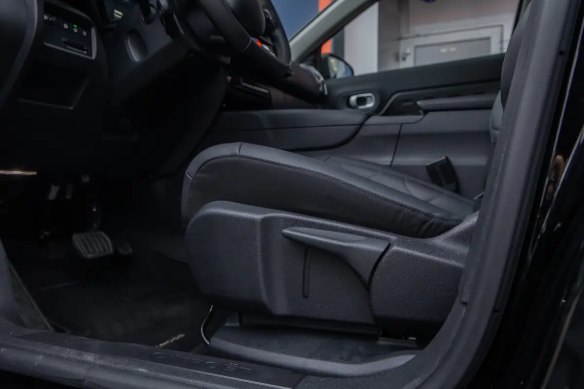 1.6 Plug-in Hybrid 180 Business Plus | Camera V+A | Black-pack | Apple Carplay/Android Auto | Elektrisch bedienbare achterklep | Full-LED | Digitaal dashboard | Achteruitrijcamera | Apple Ca