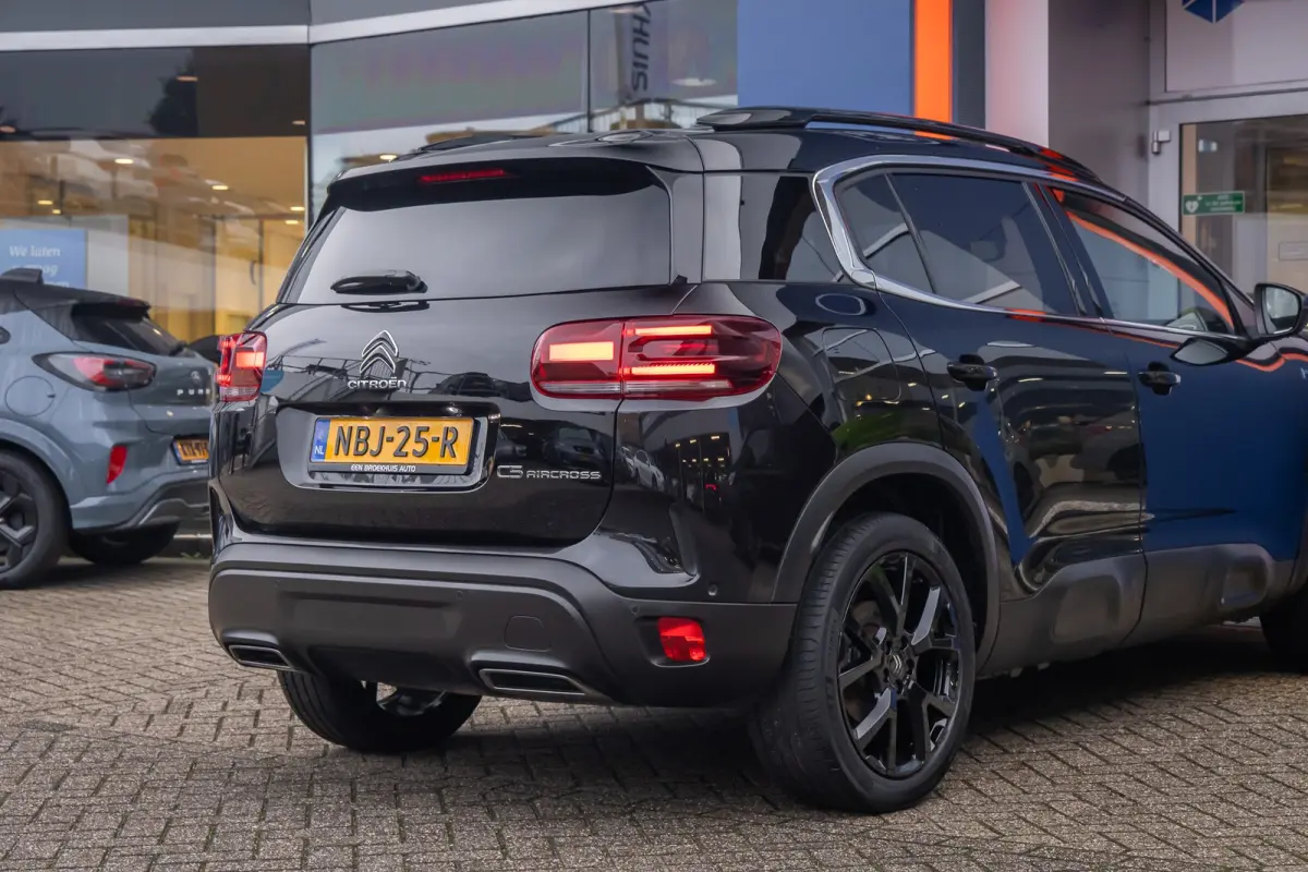 1.6 Plug-in Hybrid 180 Business Plus | Camera V+A | Black-pack | Apple Carplay/Android Auto | Elektrisch bedienbare achterklep | Full-LED | Digitaal dashboard | Achteruitrijcamera | Apple Ca