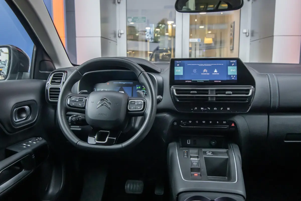 1.6 Plug-in Hybrid 180 Business Plus | Camera V+A | Black-pack | Apple Carplay/Android Auto | Elektrisch bedienbare achterklep | Full-LED | Digitaal dashboard | Achteruitrijcamera | Apple Ca