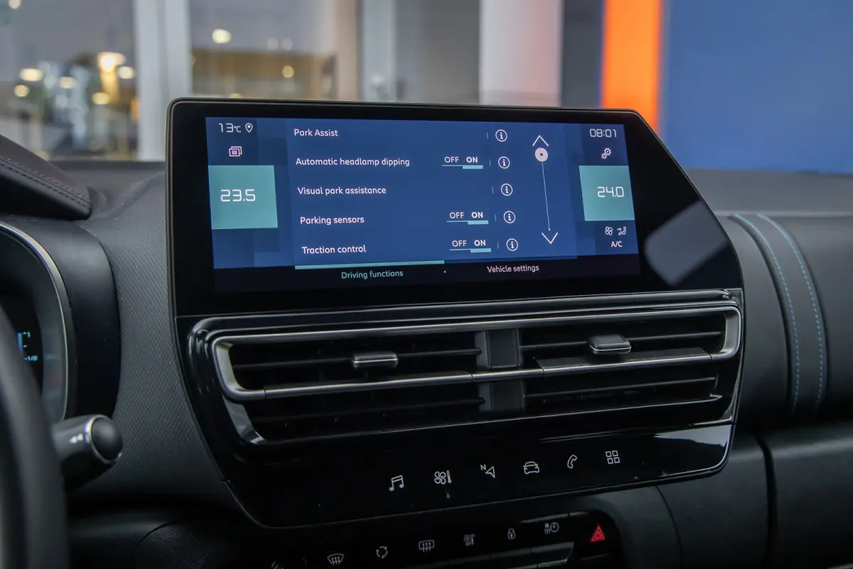 1.6 Plug-in Hybrid 180 Business Plus | Camera V+A | Black-pack | Apple Carplay/Android Auto | Elektrisch bedienbare achterklep | Full-LED | Digitaal dashboard | Achteruitrijcamera | Apple Ca