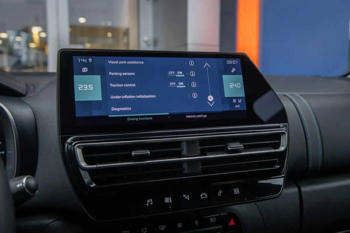 1.6 Plug-in Hybrid 180 Business Plus | Camera V+A | Black-pack | Apple Carplay/Android Auto | Elektrisch bedienbare achterklep | Full-LED | Digitaal dashboard | Achteruitrijcamera | Apple Ca