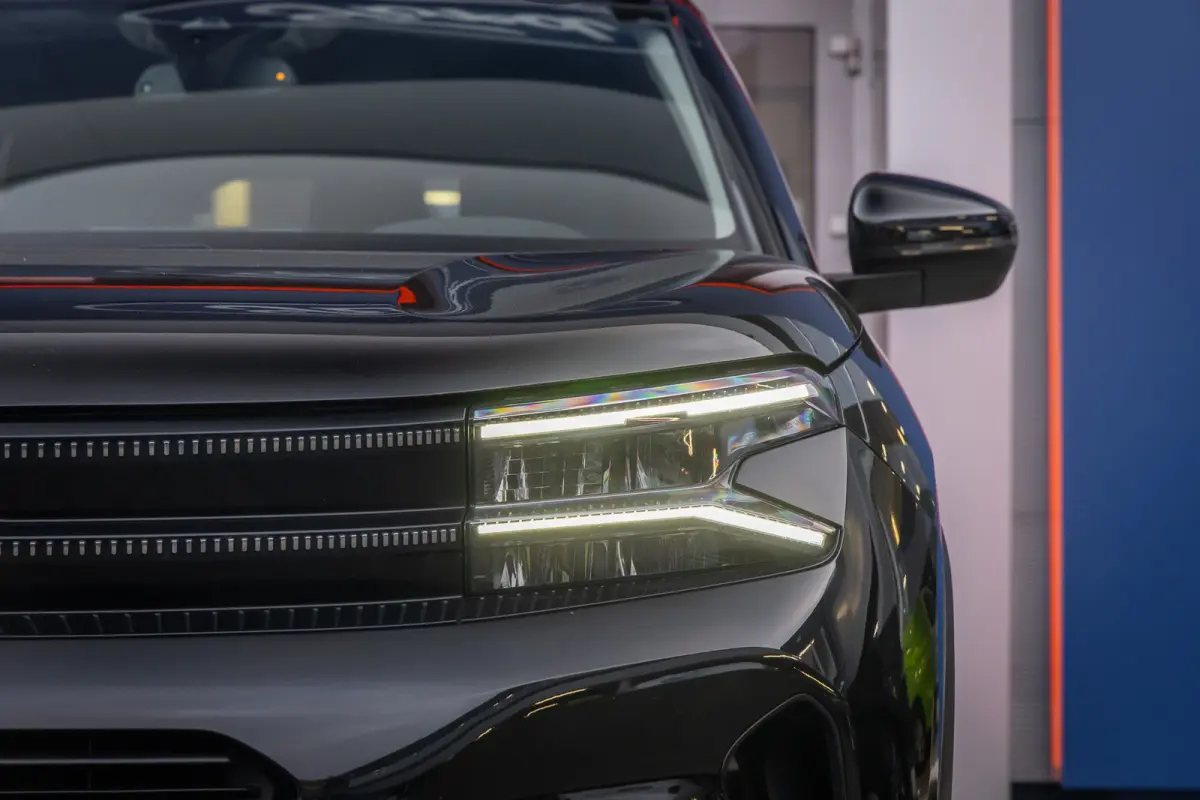 1.6 Plug-in Hybrid 180 Business Plus | Camera V+A | Black-pack | Apple Carplay/Android Auto | Elektrisch bedienbare achterklep | Full-LED | Digitaal dashboard | Achteruitrijcamera | Apple Ca