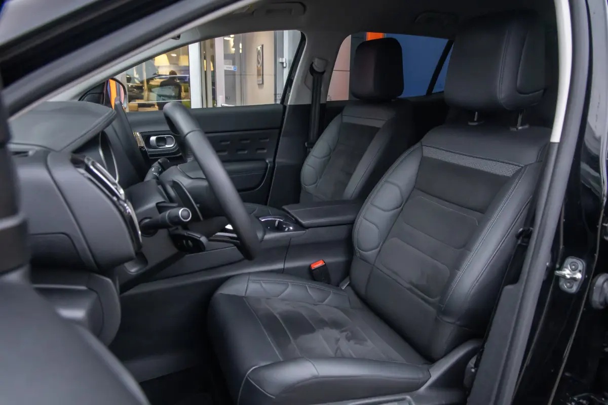 1.6 Plug-in Hybrid 180 Business Plus | Camera V+A | Black-pack | Apple Carplay/Android Auto | Elektrisch bedienbare achterklep | Full-LED | Digitaal dashboard | Achteruitrijcamera | Apple Ca
