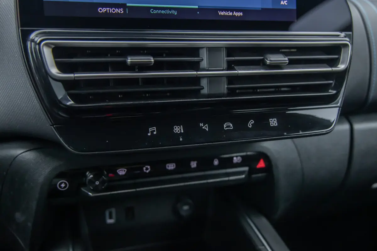 1.6 Plug-in Hybrid 180 Business Plus | Camera V+A | Black-pack | Apple Carplay/Android Auto | Elektrisch bedienbare achterklep | Full-LED | Digitaal dashboard | Achteruitrijcamera | Apple Ca
