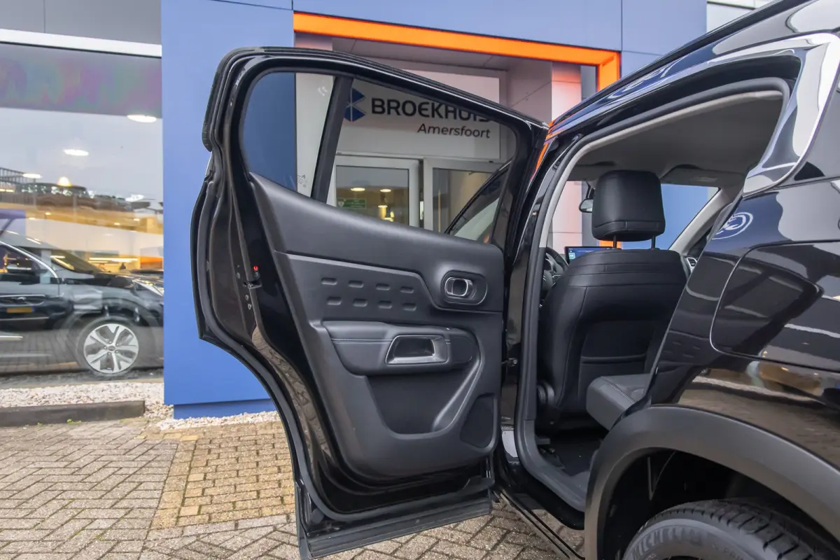 1.6 Plug-in Hybrid 180 Business Plus | Camera V+A | Black-pack | Apple Carplay/Android Auto | Elektrisch bedienbare achterklep | Full-LED | Digitaal dashboard | Achteruitrijcamera | Apple Ca