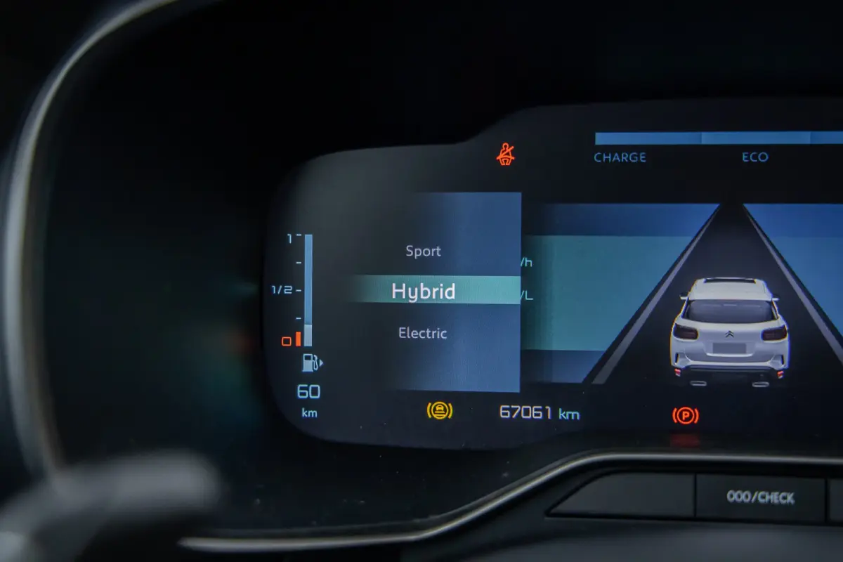1.6 Plug-in Hybrid 180 Business Plus | Camera V+A | Black-pack | Apple Carplay/Android Auto | Elektrisch bedienbare achterklep | Full-LED | Digitaal dashboard | Achteruitrijcamera | Apple Ca