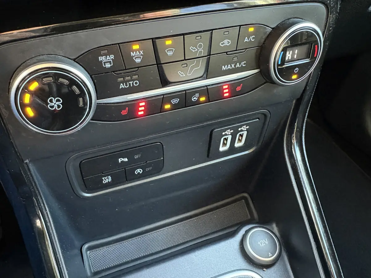 1.0 EcoBoost Titanium X 125pk/92kW 6-bak