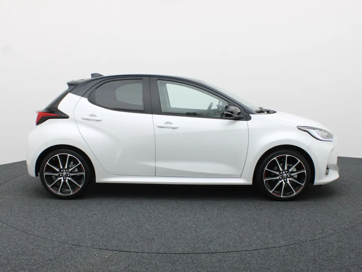 1.5 Hybrid 130 SPORT | Dodehoek | Camera | JBL | Keyless | Head Up | Stuur & Stoelverw. | Prijs Rijklaar!!