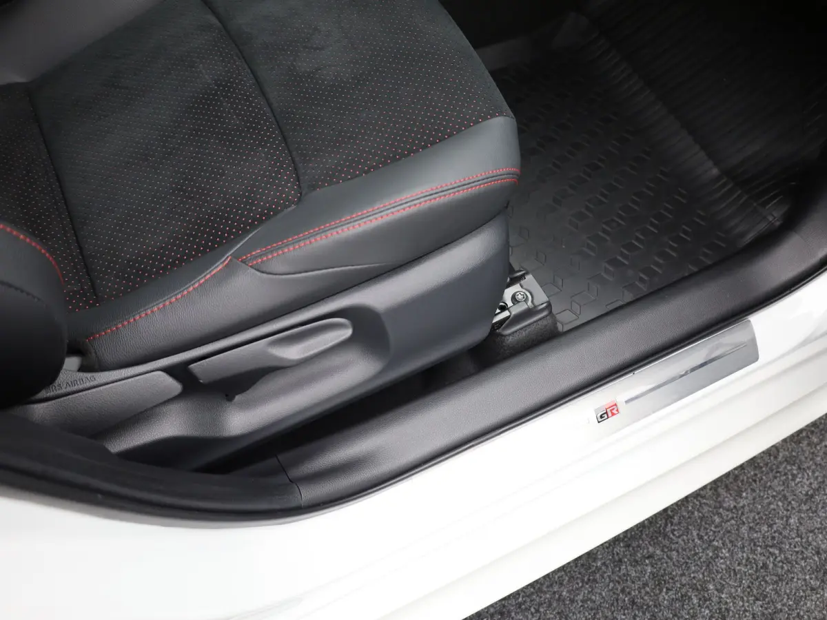 1.5 Hybrid 130 SPORT | Dodehoek | Camera | JBL | Keyless | Head Up | Stuur & Stoelverw. | Prijs Rijklaar!!
