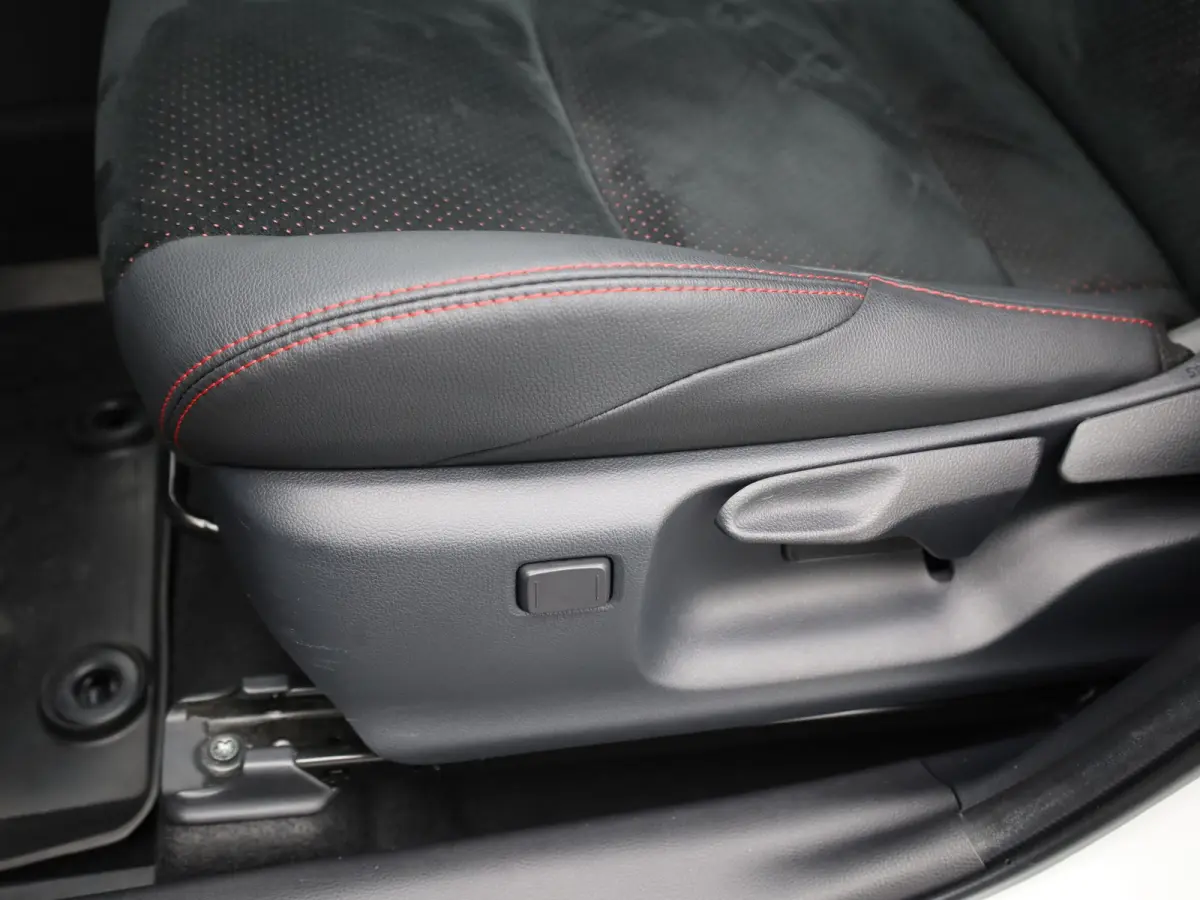 1.5 Hybrid 130 SPORT | Dodehoek | Camera | JBL | Keyless | Head Up | Stuur & Stoelverw. | Prijs Rijklaar!!