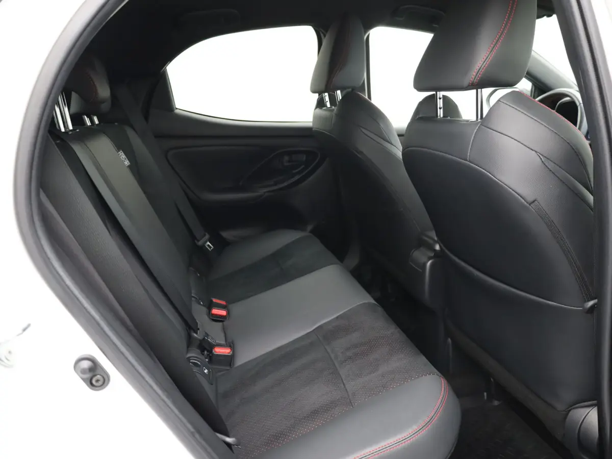 1.5 Hybrid 130 SPORT | Dodehoek | Camera | JBL | Keyless | Head Up | Stuur & Stoelverw. | Prijs Rijklaar!!