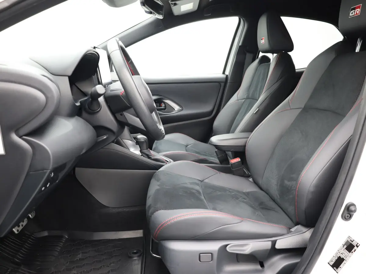 1.5 Hybrid 130 SPORT | Dodehoek | Camera | JBL | Keyless | Head Up | Stuur & Stoelverw. | Prijs Rijklaar!!