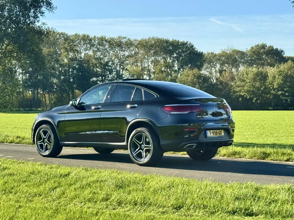 300e 4MATIC Business Solution AMG|SOH 94%|Lichtpakket|Nightpakket|Schuifdak|360° Camera|Keyless-Go|19" AMG|NL-auto!