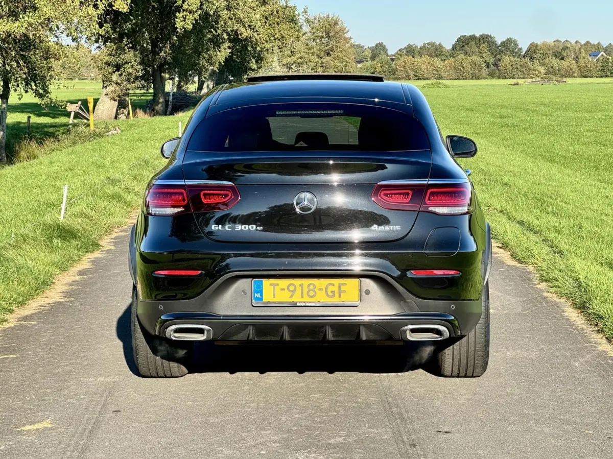 300e 4MATIC Business Solution AMG|SOH 94%|Lichtpakket|Nightpakket|Schuifdak|360° Camera|Keyless-Go|19" AMG|NL-auto!