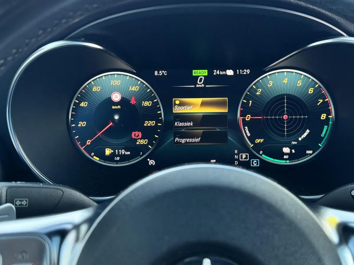 300e 4MATIC Business Solution AMG|SOH 94%|Lichtpakket|Nightpakket|Schuifdak|360° Camera|Keyless-Go|19" AMG|NL-auto!