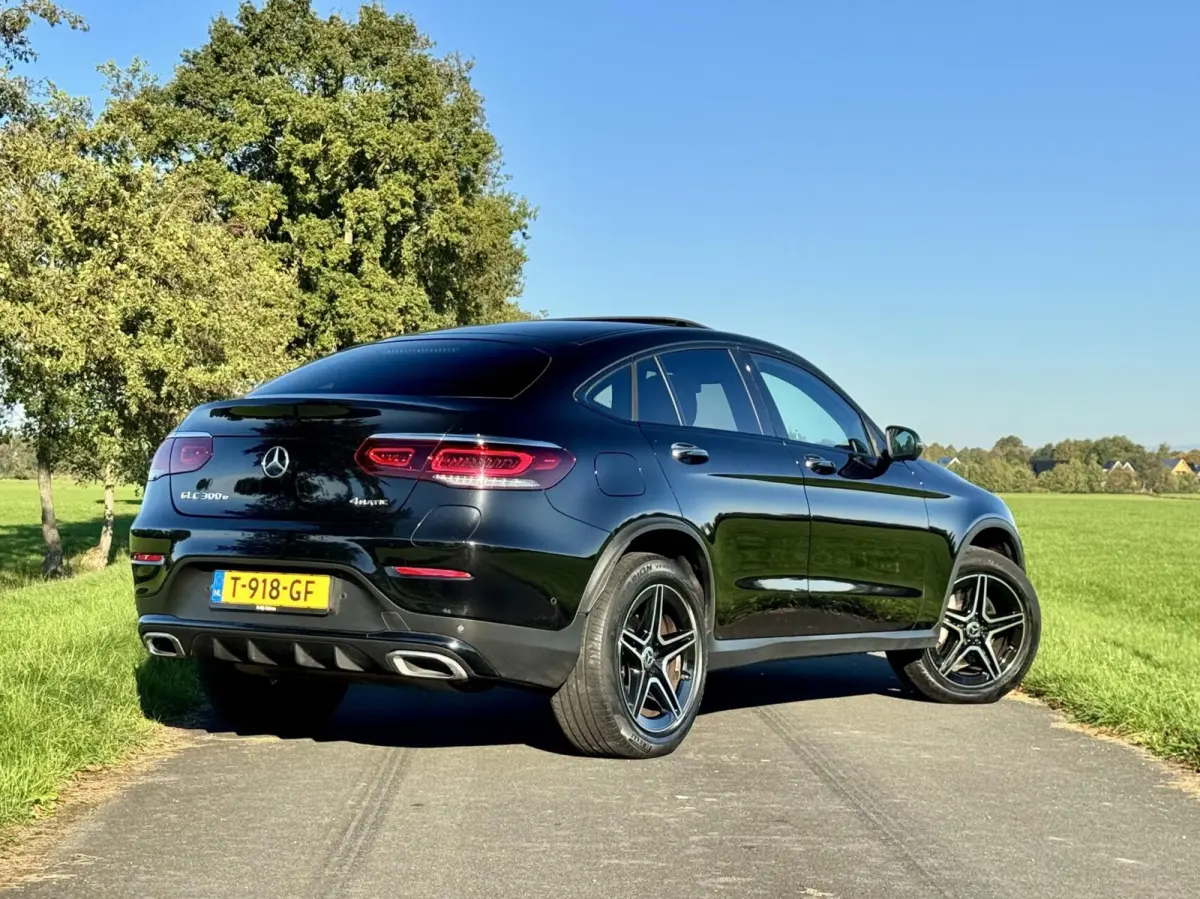 300e 4MATIC Business Solution AMG|SOH 94%|Lichtpakket|Nightpakket|Schuifdak|360° Camera|Keyless-Go|19" AMG|NL-auto!