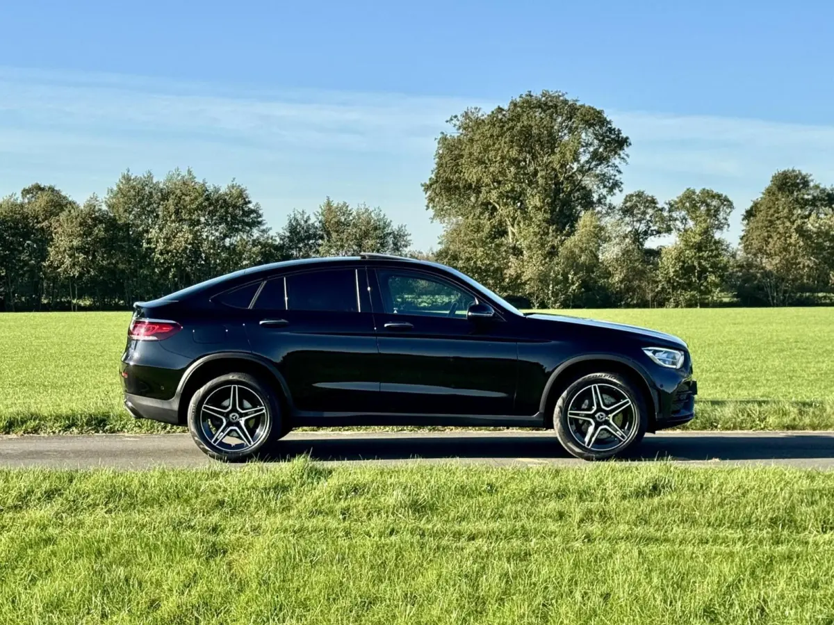 300e 4MATIC Business Solution AMG|SOH 94%|Lichtpakket|Nightpakket|Schuifdak|360° Camera|Keyless-Go|19" AMG|NL-auto!