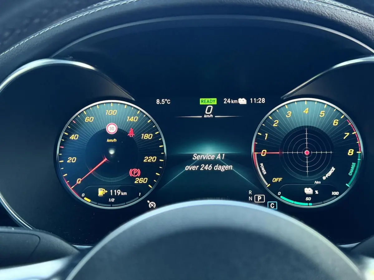 300e 4MATIC Business Solution AMG|SOH 94%|Lichtpakket|Nightpakket|Schuifdak|360° Camera|Keyless-Go|19" AMG|NL-auto!