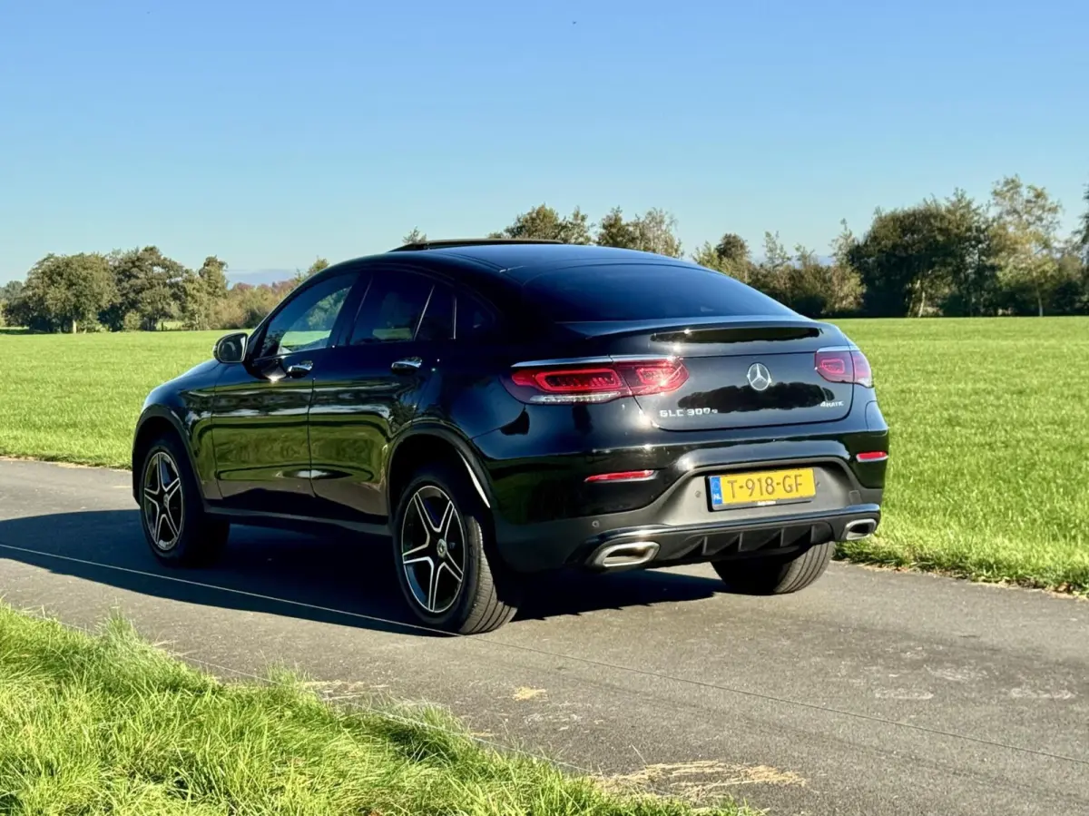 300e 4MATIC Business Solution AMG|SOH 94%|Lichtpakket|Nightpakket|Schuifdak|360° Camera|Keyless-Go|19" AMG|NL-auto!