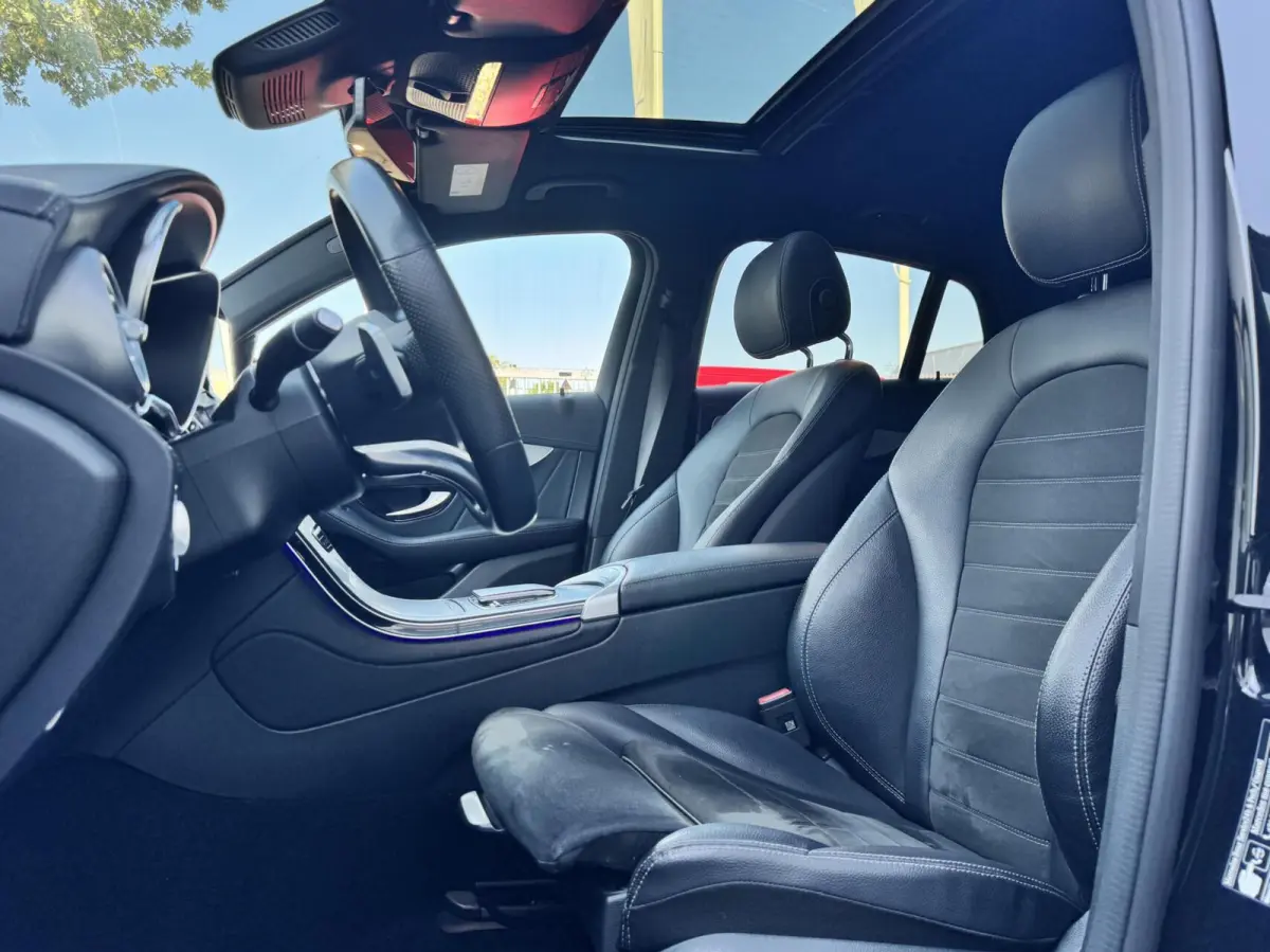 300e 4MATIC Business Solution AMG|SOH 94%|Lichtpakket|Nightpakket|Schuifdak|360° Camera|Keyless-Go|19" AMG|NL-auto!